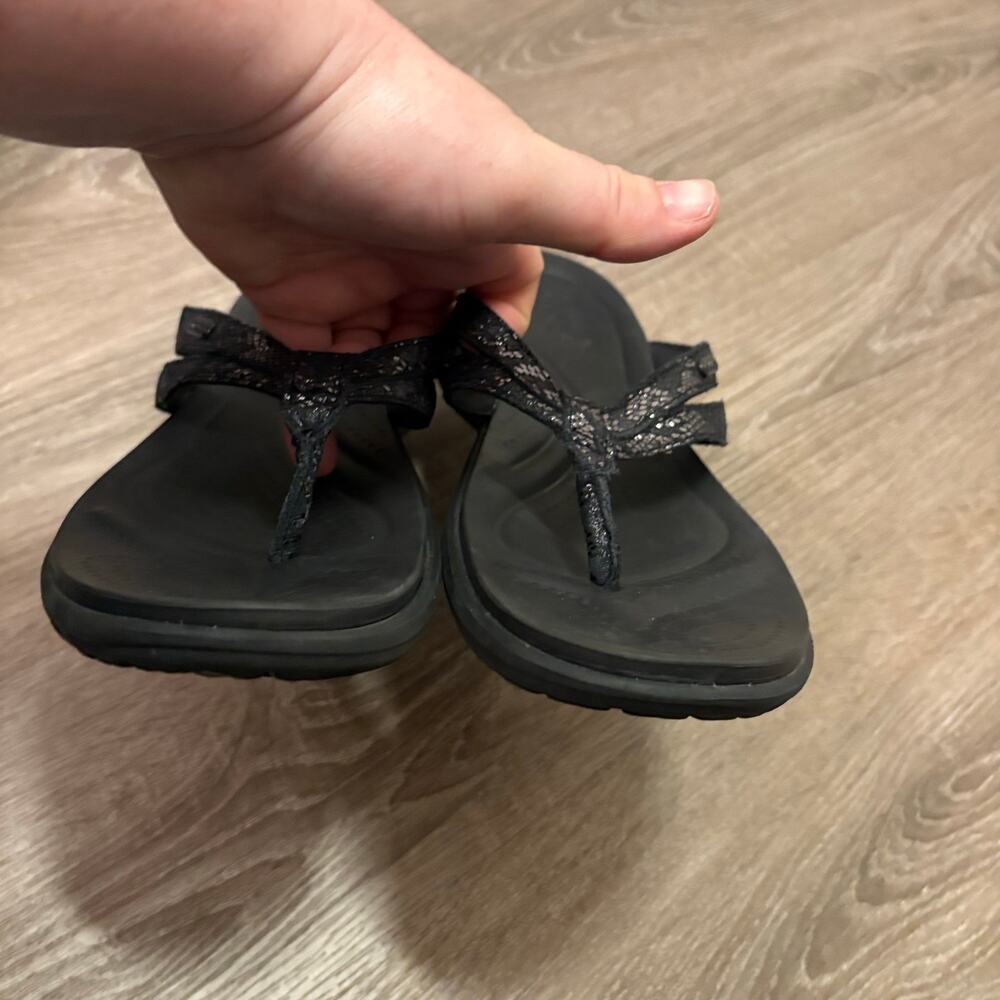 Crocs Capri V Shimmer Snake Sandals Flip Flops Womens Sz 10 Black Metallic Thong - Picture 9 of 10